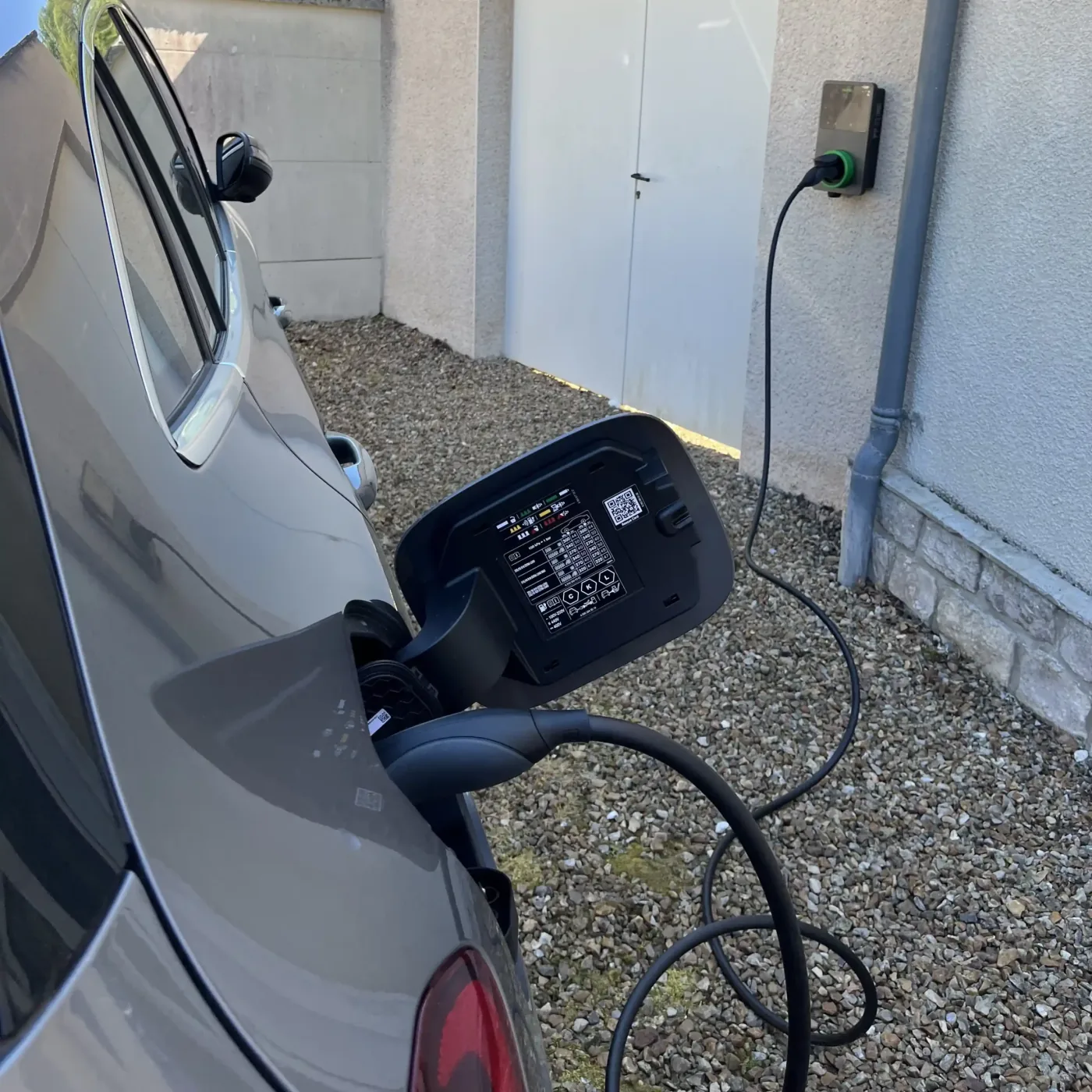 Borne de recharge IRVE à Saint-Denis