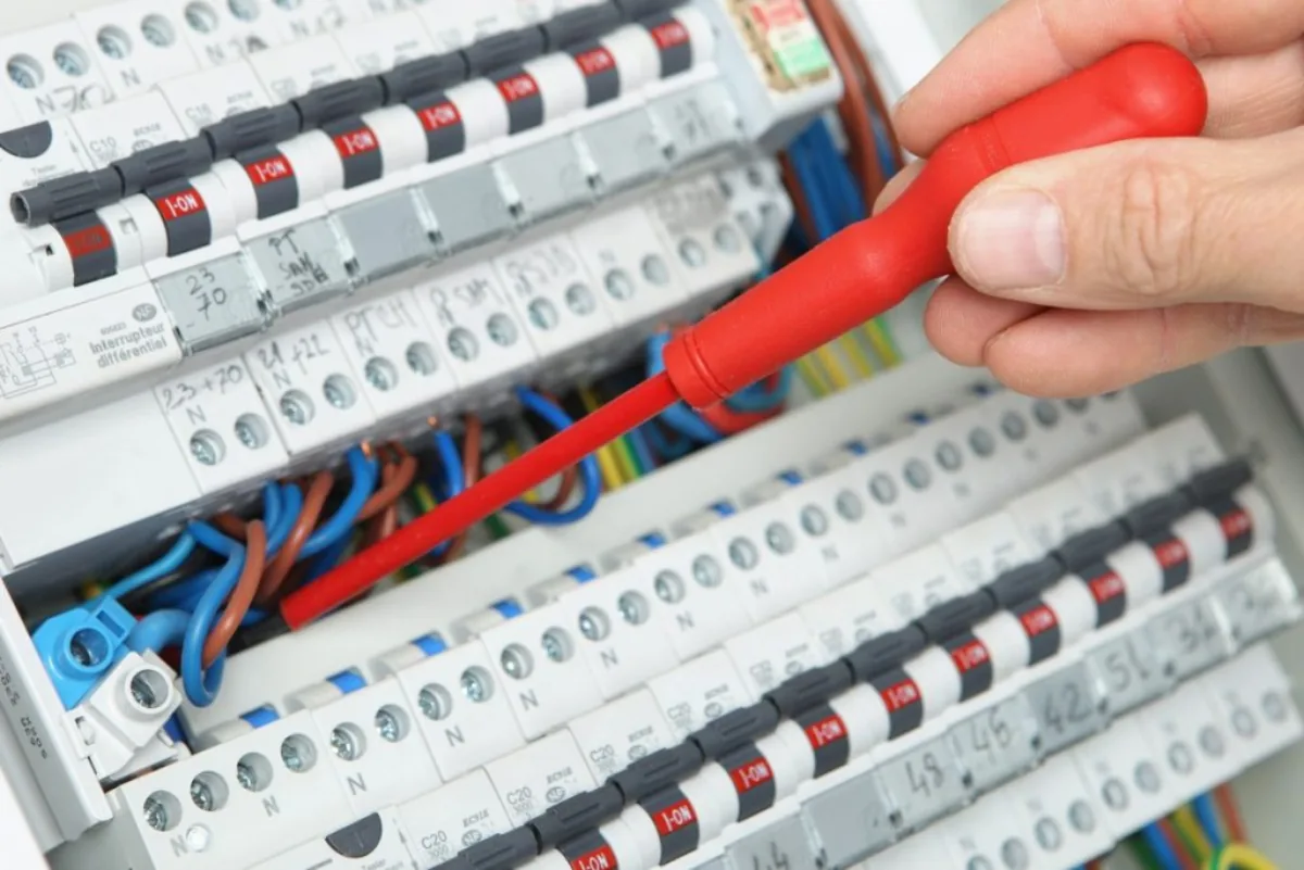 SOS électricien 24h/24 et 7j/7 à Saint-Denis